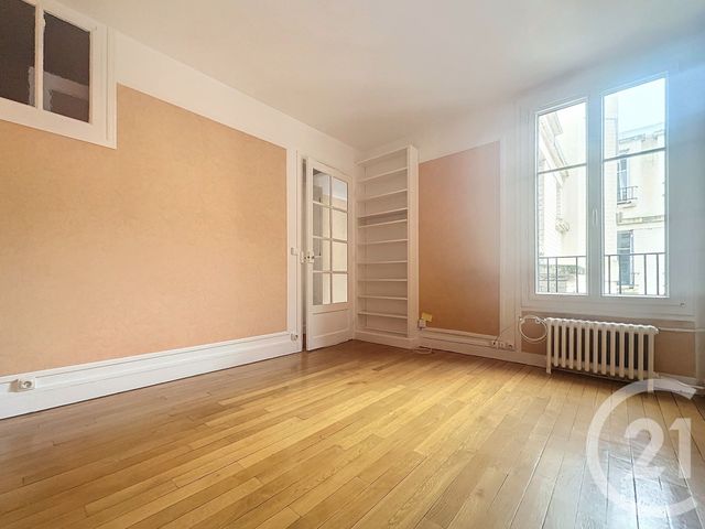 Appartement à louer - 2 pièces - 36.8 m2 - PARIS - 75011 - ILE-DE-FRANCE - Century 21 République